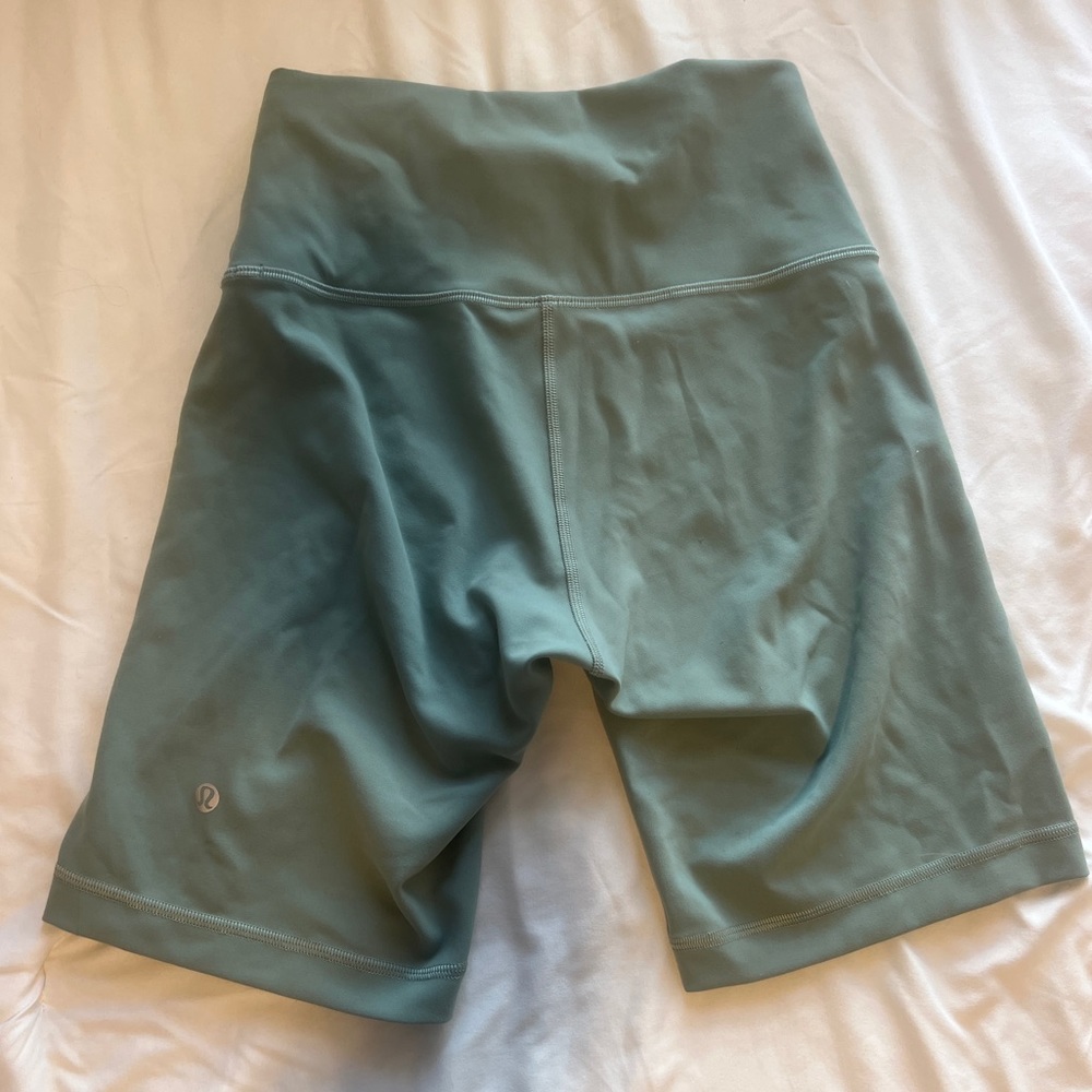 Lululemon Wunder Under biker shorts size 6